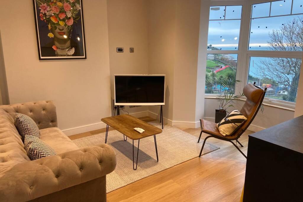 Spacious 1 Bedroom Apartment With Sea Views New Quay Kültér fotó